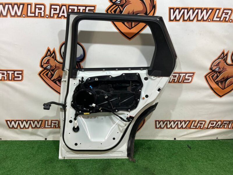 LR061284 Rear right door Land Rover Discovery Sport L550 (2015-) Used cost 500 € in stock 1 pcs.