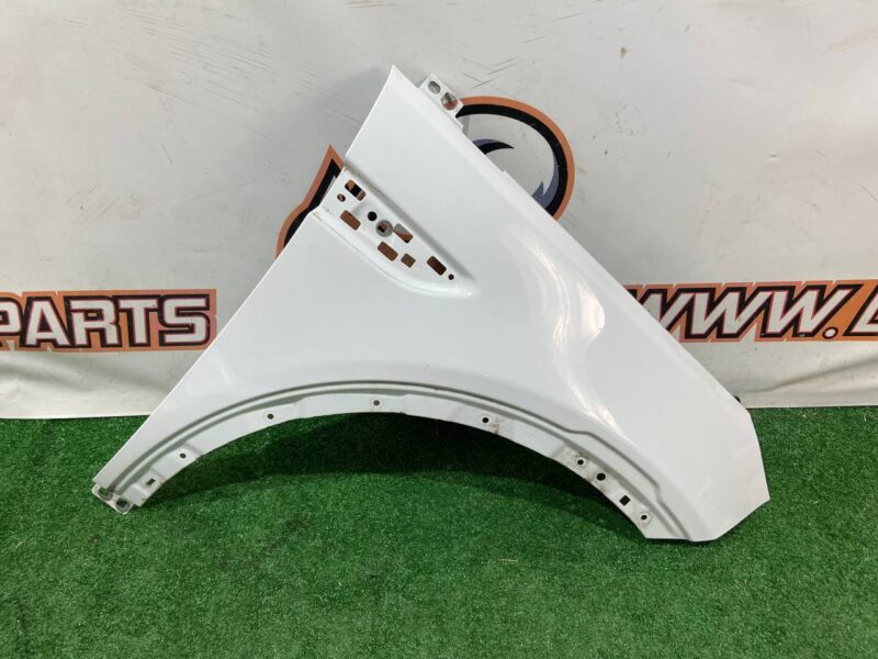 LR061383 Front right wing Land Rover Discovery Sport L550 (2015-) Used cost 300 € in stock 5 pcs.