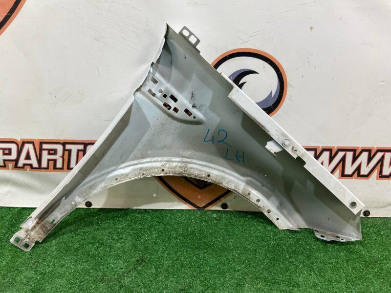 LR061384 Front left wing Land Rover Discovery Sport L550 (2015-) Used cost 300 € in stock 6 pcs.