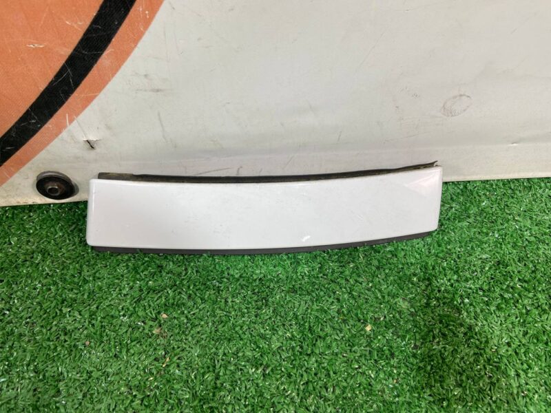 LR062622 Right front roof molding Land Rover Discovery Sport L550 (2015-) Used cost 25 € in stock 3 pcs.