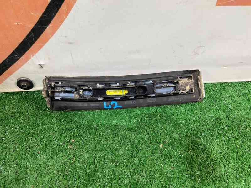 LR062622 Right front roof molding Land Rover Discovery Sport L550 (2015-) Used cost 25 € in stock 3 pcs.