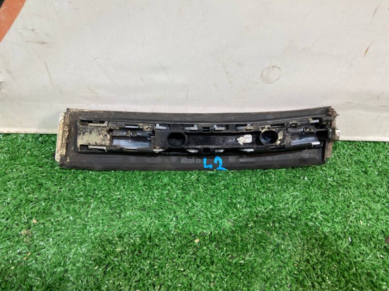 LR062623 Roof molding left front Land Rover Discovery Sport L550 (2015-) Used cost 25 € in stock 2 pcs.