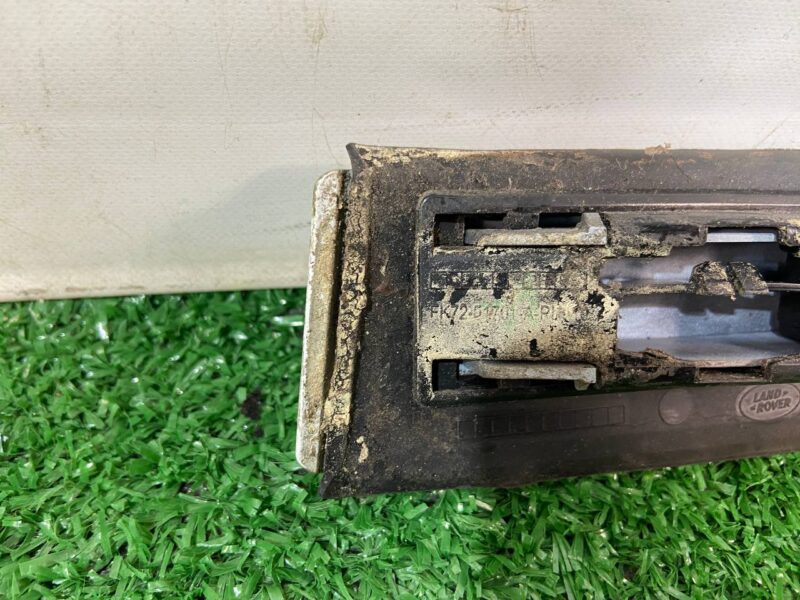 LR062623 Roof molding left front Land Rover Discovery Sport L550 (2015-) Used cost 25 € in stock 2 pcs.