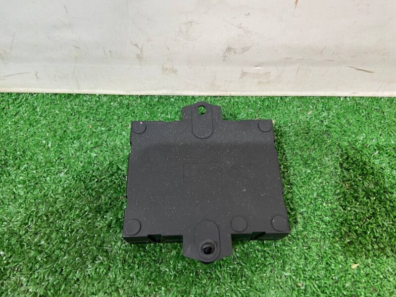 LR072369 Electronic unit rear hatch (without hands) Land Rover Discovery Sport L550 (2015-) Used cost 80 € in stock 1 pcs.