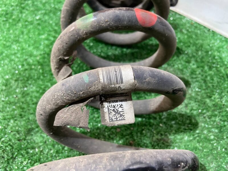 LR078664 Rear spring Land Rover Discovery Sport L550 (2015-) USED cost 40 € in stock 1 pcs.