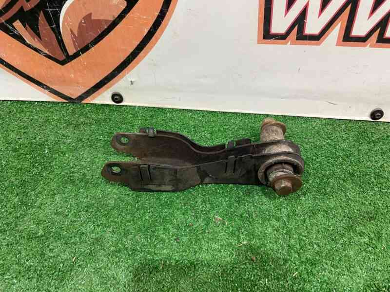 LR097279 Rear lower right lever Land Rover Discovery Sport L550 (2015-) Used cost 70 € in stock 3 pcs.