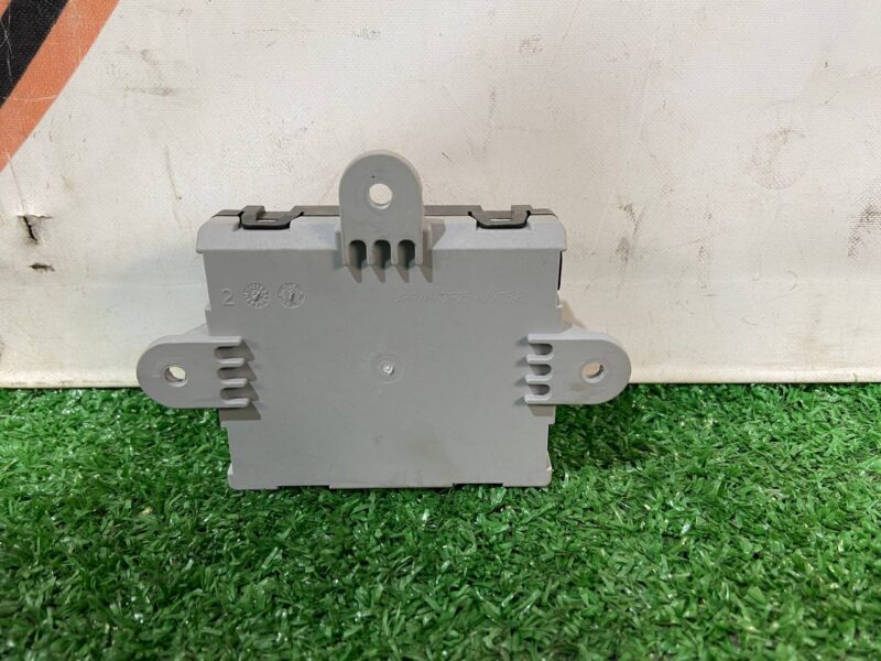 LR106147 Rear passenger door control unit Range Rover Velar L560 (2018-) USED cost 50 € in stock 2 pcs.