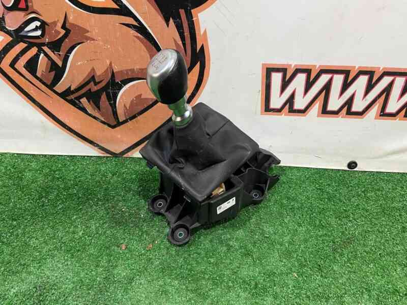 LR121818 6speed gearbox shift link Land Rover Discovery Sport L550 (2015-) Used cost 100 € in stock 1 pcs.