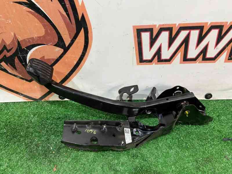 LR125753 Brake pedal Land Rover Discovery Sport L550 (2015-) Used cost 85 € in stock 1 pcs.
