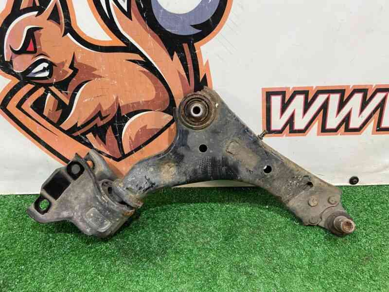 LR126118 Front lower right lever Land Rover Discovery Sport L550 (2015-) USED cost 130 € in stock 2 pcs.