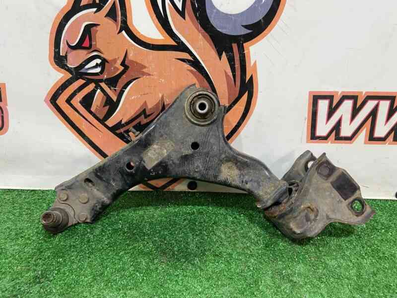 LR126119 Front lower left lever Land Rover Discovery Sport L550 (2015-) USED cost 120 € in stock 3 pcs.