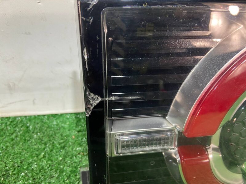 LR135479 Rear left light in the trunk lid Land Rover Discovery Sport L550 (2015-) Used cost 150 € in stock 3 pcs.