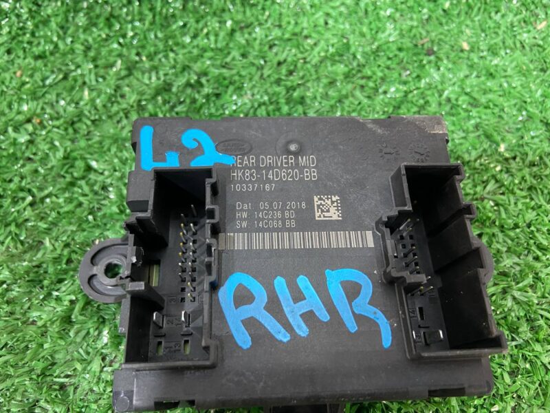 T4A14037 Rear door comfort unit, driver's side Jaguar F-Pace X761 (2017-) USED cost 85 € in stock 1 pcs.