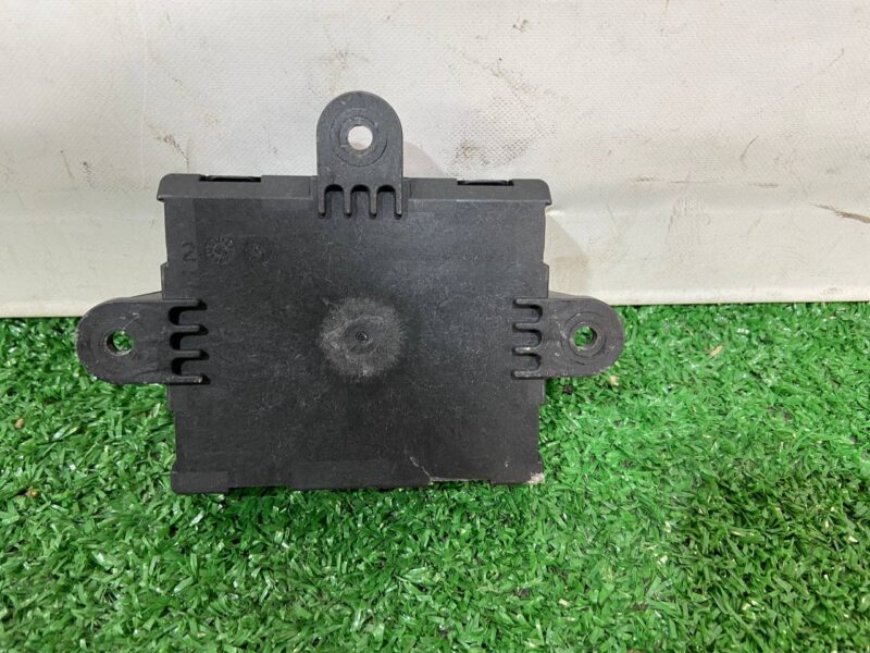 T4A14037 Rear door comfort unit, driver's side Jaguar F-Pace X761 (2017-) USED cost 85 € in stock 1 pcs.