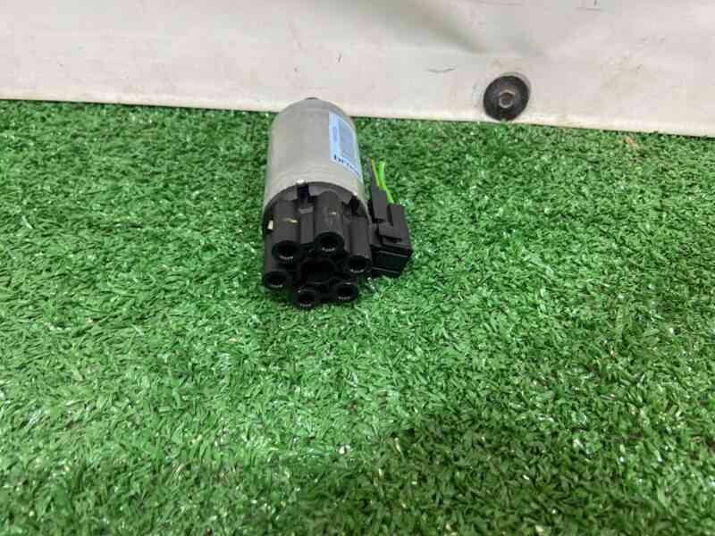 918531101 Seat adjustment motor Range Rover Sport L494 (2014-2022) Used cost 50 € in stock 7 pcs.
