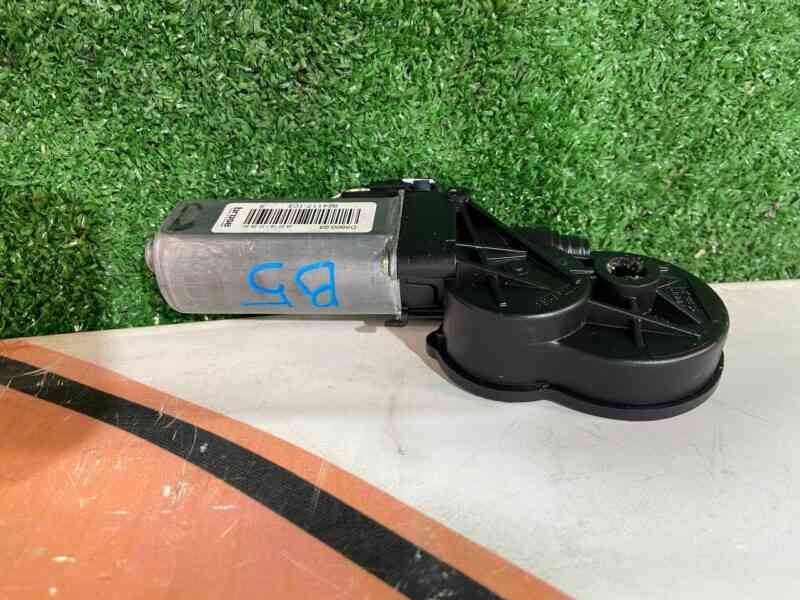 924117103 Seat back adjustment motor Jaguar I-Pace X590 (2018-) Used cost 50 € in stock 13 pcs.