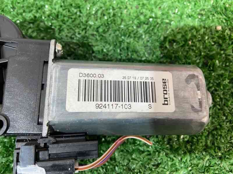 924117103 Seat back adjustment motor Jaguar I-Pace X590 (2018-) Used cost 50 € in stock 13 pcs.
