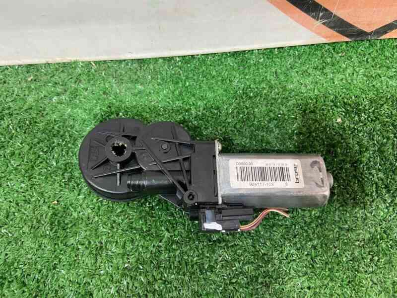924117103 Seat back adjustment motor Jaguar I-Pace X590 (2018-) Used cost 50 € in stock 13 pcs.