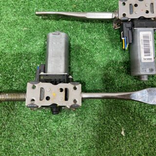 984685107 Seat back adjustment motor left/right Jaguar F-Pace X761 (2017-) Used cost  € in stock 18 pcs.