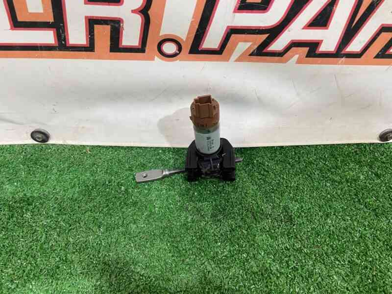 C06710106 Seat cushion adjustment motor left/right Land Rover Discovery Sport L550 (2015-) Used cost 44 € in stock 34 pcs.