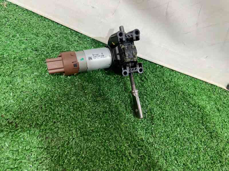 C06710106 Seat cushion adjustment motor left/right Land Rover Discovery Sport L550 (2015-) Used cost 44 € in stock 34 pcs.