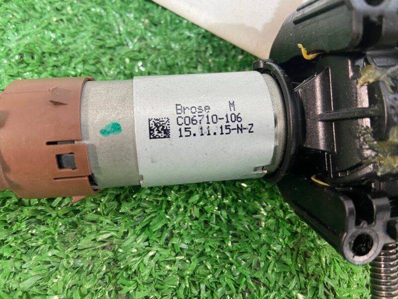 C06710106 Seat cushion adjustment motor left/right Land Rover Discovery Sport L550 (2015-) Used cost 44 € in stock 34 pcs.