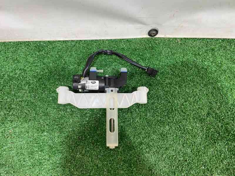 LR034387 Headrest motor Range Rover L405 (2013-2021) USED cost 140 € in stock 10 pcs.