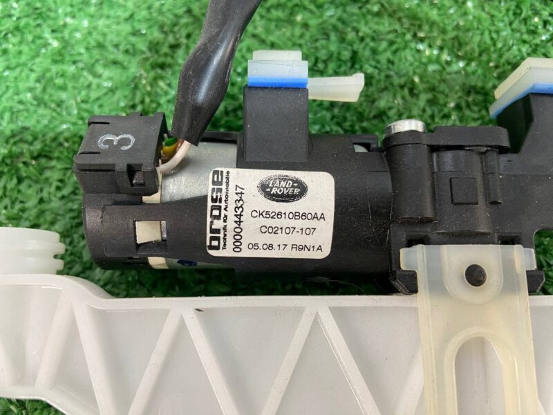 LR034387 Headrest motor Range Rover L405 (2013-2021) USED cost 140 € in stock 10 pcs.