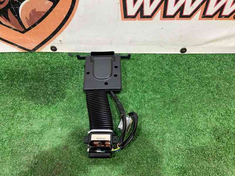 LR034630 Rear seat back air duct left/right Range Rover L405 (2013-2021) USED cost 200 € in stock 7 pcs.