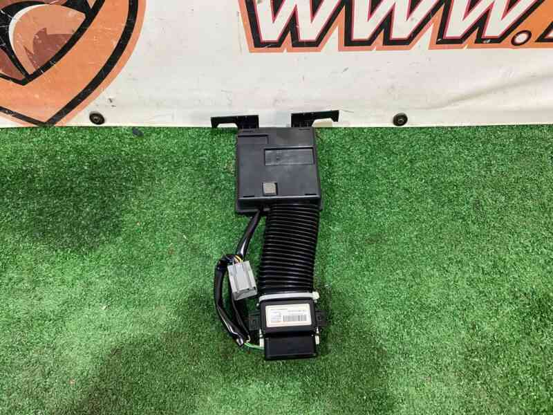 LR034630 Rear seat back air duct left/right Range Rover L405 (2013-2021) USED cost 200 € in stock 7 pcs.