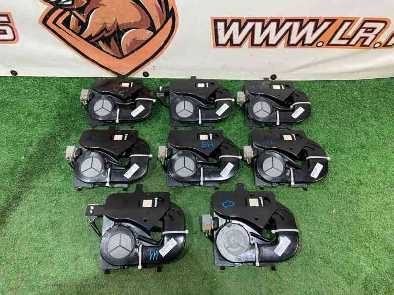 LR034634 Rear seat cushion air duct left/right Range Rover L405 (2013-2021) Used cost 200 € in stock 10 pcs.