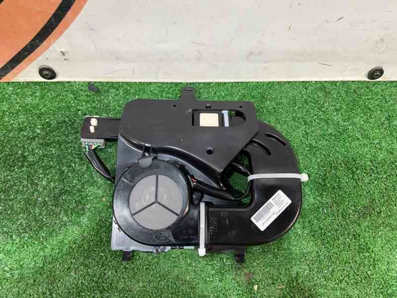 LR034634 Rear seat cushion air duct left/right Range Rover L405 (2013-2021) Used cost 200 € in stock 10 pcs.