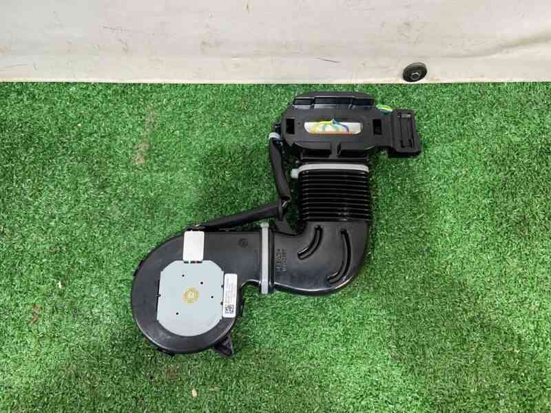 LR080797 Front seat back air duct Land Rover Discovery 5 L462 (2017-) USED cost 200 € in stock 11 pcs.
