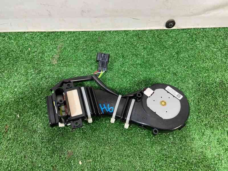LR080802 Front seat cushion air duct Land Rover Discovery 5 L462 (2017-) USED cost 200 € in stock 14 pcs.