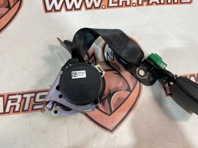LR144089 Rear center seat belt Range Rover Velar L560 (2018-) Used cost 80 € in stock 8 pcs.