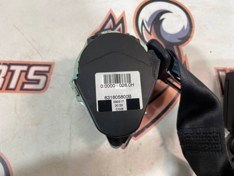 LR144089 Rear center seat belt Range Rover Velar L560 (2018-) Used cost 80 € in stock 8 pcs.