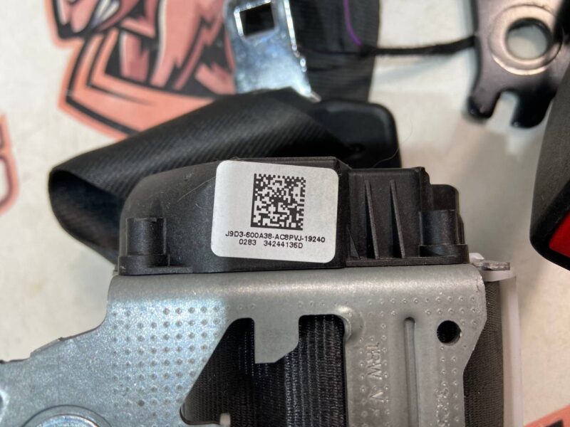 T4K4436PVJ Rear center seat belt Jaguar I-Pace X590 (2018-) Used cost 90 € in stock 1 pcs.