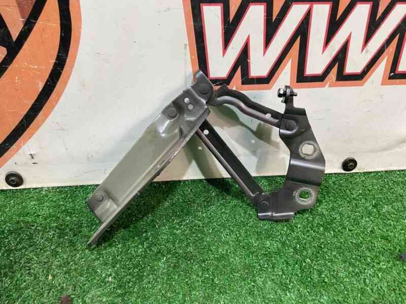 LR075406 Left hood hinge Land Rover Discovery Sport L550 (2015-) Used cost 40 € in stock 6 pcs.