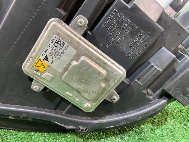 LR087280 Right bi-xenon headlight Range Rover Sport L494 (2014-2022) Used cost 600 € in stock 1 pcs.