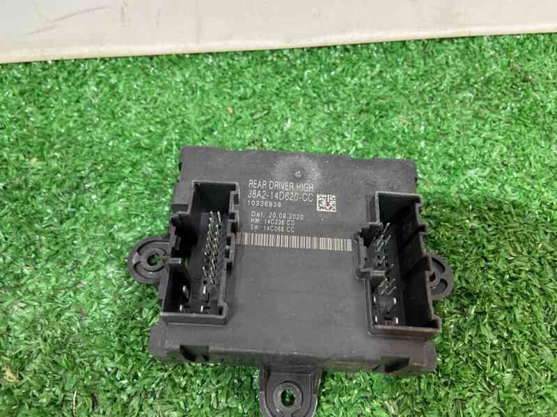 LR106148 Driver's side rear door control unit Range Rover Velar L560 (2018-) USED cost 50 € in stock 2 pcs.