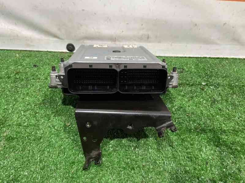 LR106651 Engine control unit 3.0TD Land Rover Discovery 5 L462 (2017-) USED cost 380 € in stock 3 pcs.