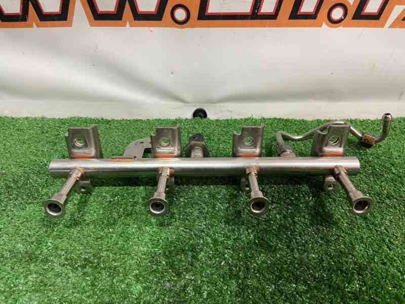 LR113298 Fuel rail 2.0IE Land Rover Discovery Sport L550 (2015-) Used cost 250 € in stock 2 pcs.