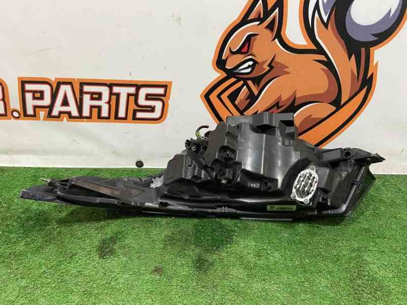 LR118865 Right LED headlight Land Rover Discovery 5 L462 (2017-) Used cost 1 000 € in stock 1 pcs.