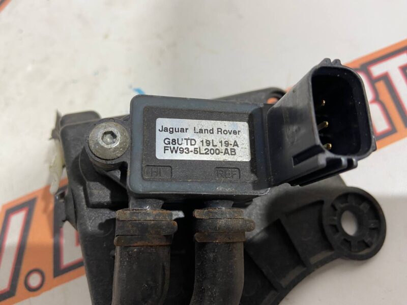 C2D44308 Air pressure sensor Jaguar F-Pace X761 (2017-) Used cost 40 € in stock 3 pcs.