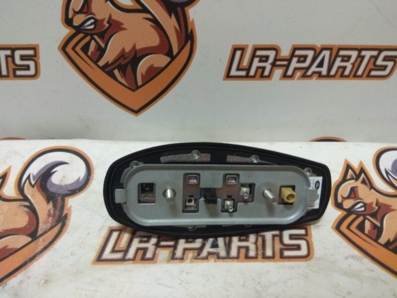 LR070771 Antenna (fin) Land Rover Discovery 5 L462 (2017-) Used cost 50 € in stock 1 pcs.