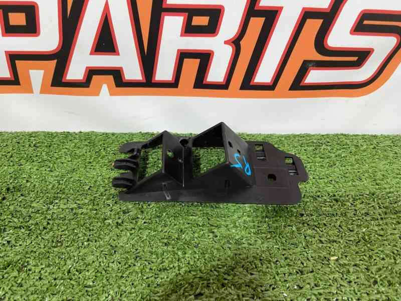 J8A214A390CA Trunk lid bracket Range Rover Velar L560 (2018-) USED cost 40 € in stock 1 pcs.