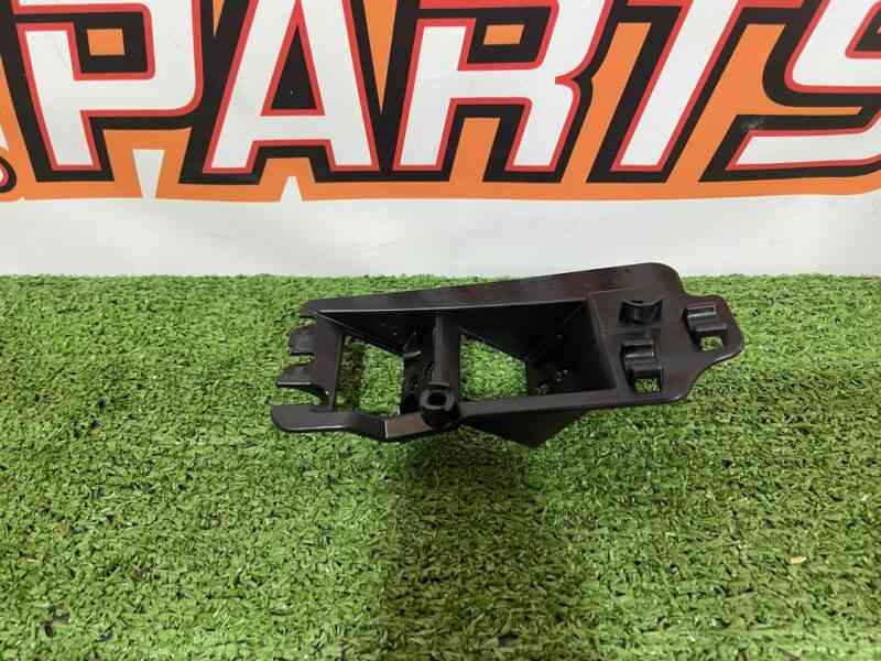 J8A214A390CA Trunk lid bracket Range Rover Velar L560 (2018-) USED cost 40 € in stock 1 pcs.
