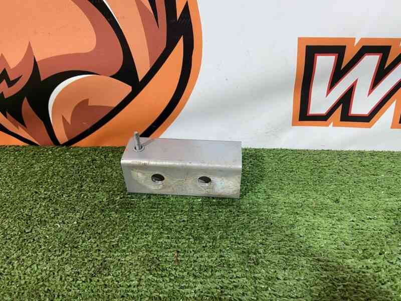 LR033057 Bracket for bumper amplifier left Range Rover Sport L494 (2014-2022) Used - Image 24