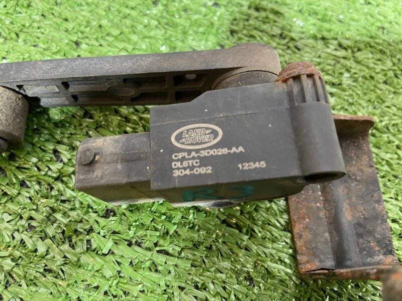 LR033256 Front suspension height sensor Range Rover Sport L494 (2014-2022) Used - Image 13