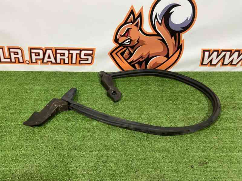 LR034449 Hood seal rear Range Rover Sport L494 (2014-2022) Used cost 15 € in stock 4 pcs.